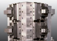 The small size of CenterCompact vises allows more workpieces to fit in a machine. The system is ideal for use with other fixturing devices such as tombstones.